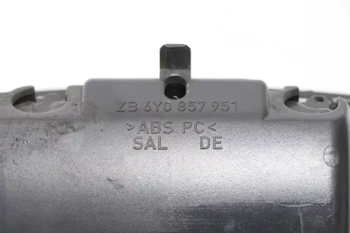 Skoda Fabia 6Y Aschenbecher vorne 6Y0857951 schwarz + Rahmen um Schaltknauf  (146990)