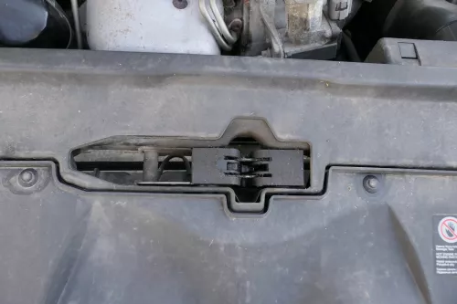 Fabia 5J Motorhaube Motorhaubenschloß Schloß Klappenschloß vorn 5J0823509C (147761)