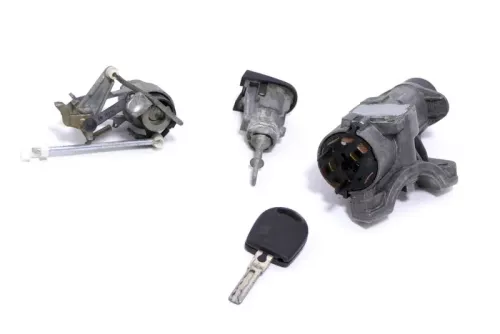 VW Golf 4 Lim Schloßsystem 1x Türschloß 1x Schlüssel Zündschloß Heckschloß (148185)