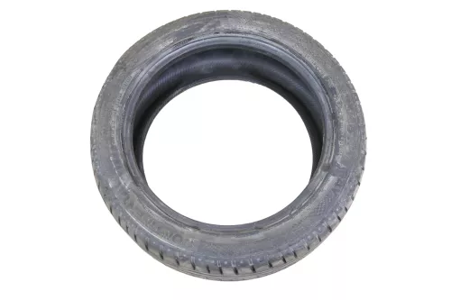 1x VW Golf 5 9N 6Y Reifen 235/45 R17 94V Sommerreifen ca. 7,5mm NUR REIFEN