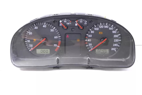 VW Passat 3B Tacho Tachometer Kombiinstrument 224.000km 3B1919860 Benziner (149146)