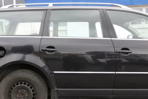 VW Passat 3B 3BG Kombi Variant Tür hinten rechts schwarz LC9Z blackmagic metall
