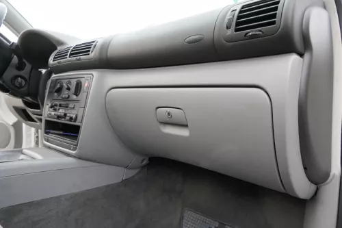 VW Passat 3B 3BG Handschuhfach grau Handschuhfachdeckel Deckel Klappe (150672)