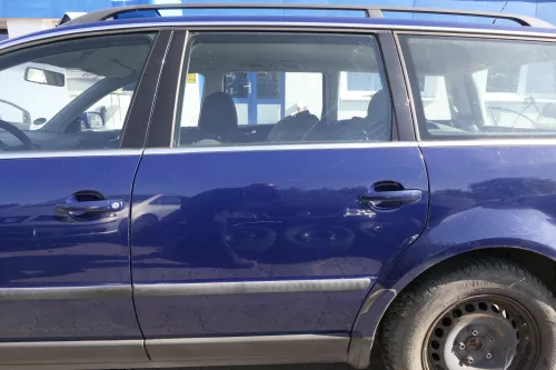 VW Passat 3B 3BG Kombi Variant Tür hinten links blau LA5E - ohne Scheibe (150885)