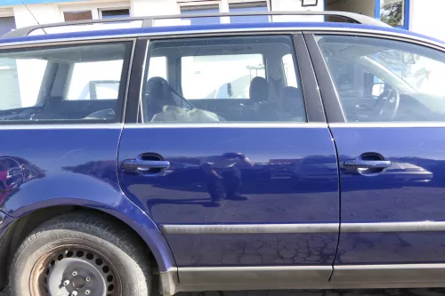 VW Passat 3B 3BG Kombi Variant Tür hinten rechts blau LA5E (150892)