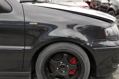 VW Polo 6N2 Kotflügel vorne rechts schwarz LC9Z (bis auf den Schweller) (150932)