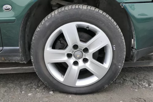 Aud A4 B5 A6 4B Alufelgen 205/55 R16 Sommerreifen Reifen Felgen 8E0601025B 5-6mm (151582)