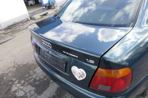 Audi A4 B5 Heckklappe hinten Klappe Kofferraumklappe Limousine grün LZ6U (151617)
