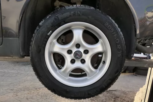 VW Passat 3BG Alufelgen Winterreifen Reifen 205/60 R15 91H KBA 43885 # 7mm (151724)