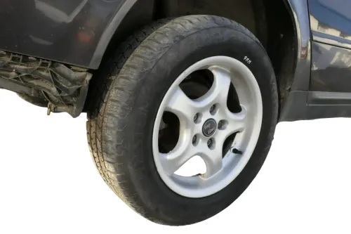 VW Passat 3BG Alufelgen Winterreifen Reifen 205/60 R15 91H KBA 43885 # 7mm (151724)