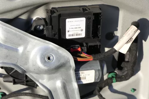 VW Touran Caddy 2k ektrischer Fensterheber Motor vorn links 1T0959701 1K0959793C (151759)