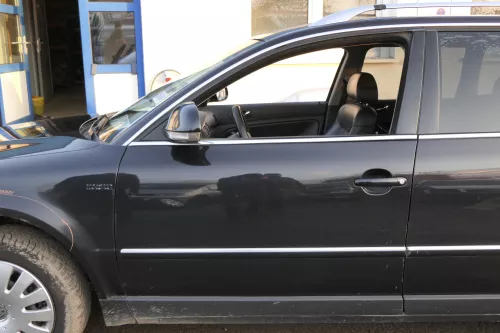 VW Passat 3B 3BG Kombi + Limo Tür vorne links Fahrertür schwarz LC9Z black mag (152013)