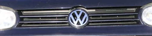 VW Golf 4 Grill Kühlergrill VW Zeichen Logo schwarz LC9Z blackmagic (152036)
