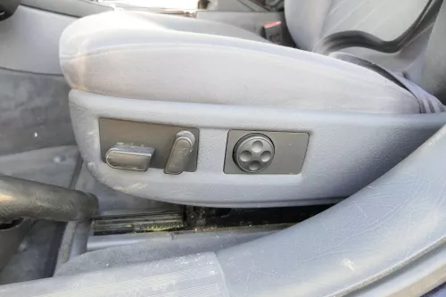 Audi A8 4D Sitz Fahrersitz vorne links elektrisch verstellbar aquablau (152319)
