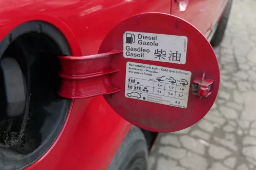 VW Passat 3B Tankdeckel Klappe Tankklappe Deckel Tank rot LY3D (152397)