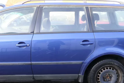 VW Passat 3B 3BG Kombi Variant Tür hinten links blau LR5V + Scheibe (152532)