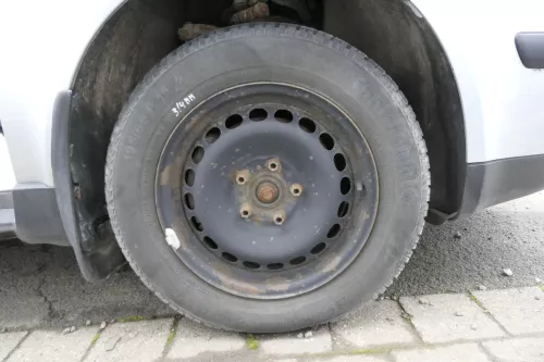 Audi A4 B5 A6 4B Passat 3B 3 Felgen Reifen Winterreifen M+S 195/65 R15 91T 3-6mm (152594)