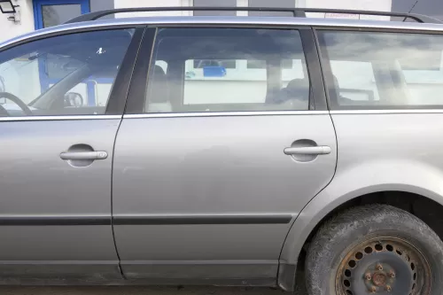 VW Passat 3B 3BG Kombi Avant Variant Tür hinten links mit Scheibe grau LD7W urba (152661)