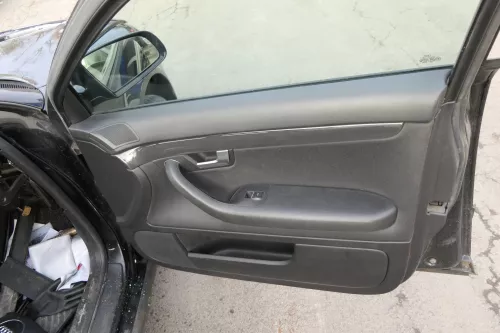 4x Audi A4 8E B6 Türverkleidung Verkleidung Tür vorne + hinten schwarz soul (152726)