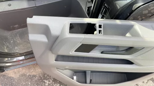 VW Crafter 7C MAN TGE Türverkleidung Verkleidung Tür vorne links grau  (153150)