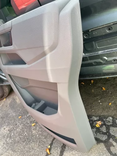VW Crafter 7C MAN TGE Türverkleidung Verkleidung Tür vorne links grau  (153150)