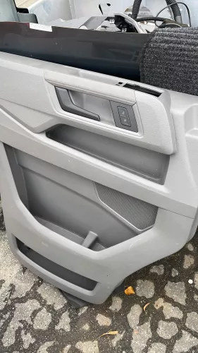VW Crafter 7C MAN TGE Türverkleidung Verkleidung Tür vorne rechts grau  (153151)