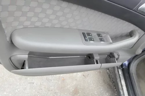 Audi A6 4B Türverkleidung Verkleidung Tür vorne +hinten links rechts swing soul (153943)