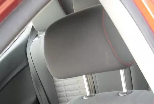 VW Polo 9N 9N3 Kopfstütze vorne oder auch hinten Goal orange Nähte anthrazit (154010)