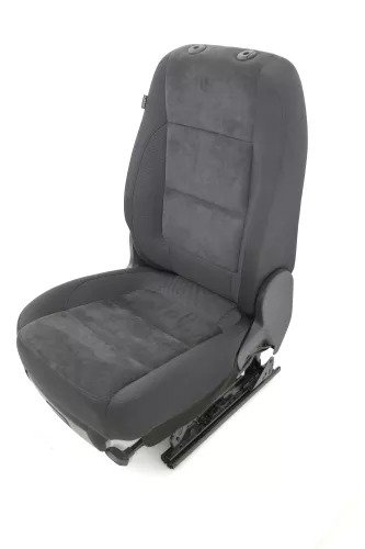 VW Tiguan 5N Sitz rechts  (154154)