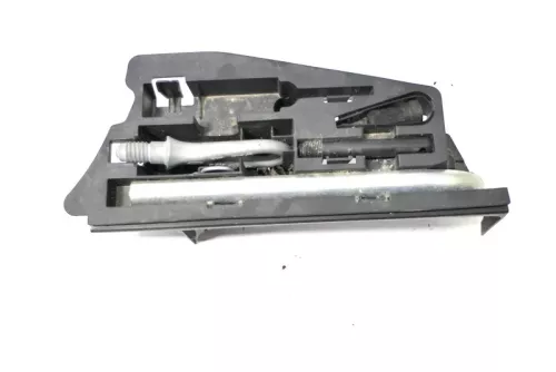 Audi A6 4F Bordwerkzeug Abschleppöse Öse Schlüssel (154536)