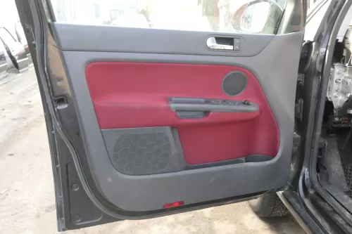 VW Golf Plus 5M 4x Türverkleidung Verkleidung Tür vorn hinten links rot (154921)