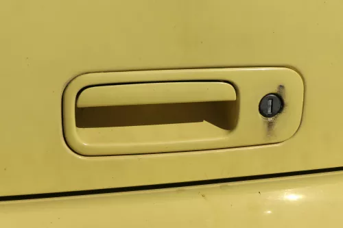 VW Polo 6N Golf 4 6N2 Lupo Griff Heckkklappe Heckklappengriff gelb LD1B (155676)