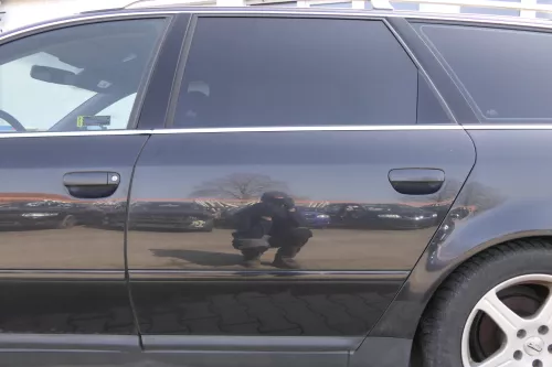 Audi A6 4B C5 Tür Türblatt hinten links schwarz LZ9W mit Rahmen (155737)
