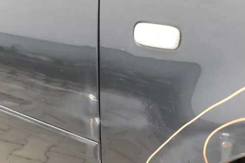 Audi A6 4B Kotflügel vorne rechts schwarz LZ9W (bis ca.Mitte 2001 passend  Delle (155740)