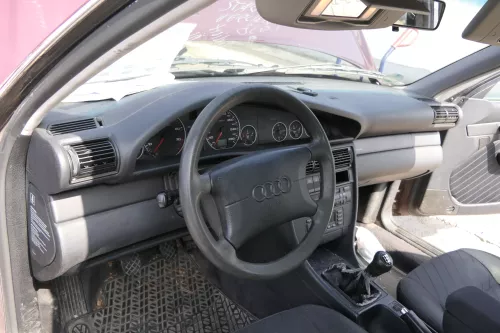 Audi A6 4A Armaturenbrett Cockpit Amaturbrett - ohne Anbauteile 