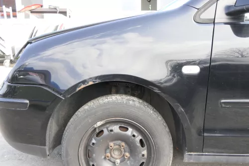 VW Polo 9N Kotflügel vorne links schwarz L041 bis ca.Bj.2004 - Rost (155946)