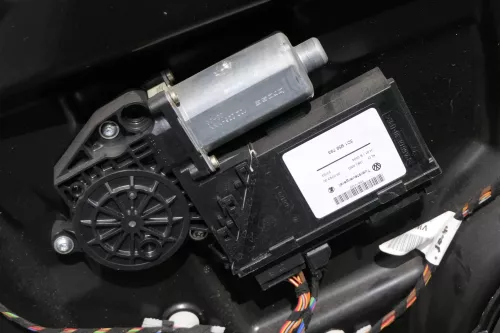 VW Touareg 7L ektrischer Fensterheber vorne links 3D1959793 Fensterhebermotor
