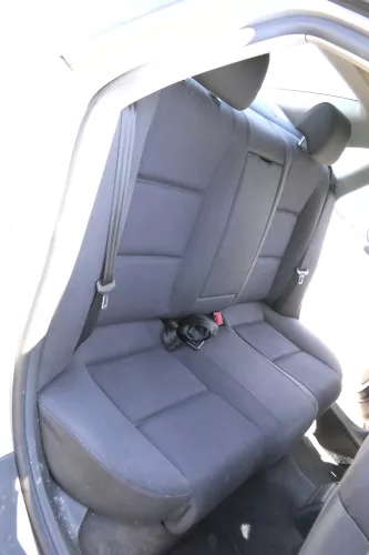 Audi A4 B6 B7 8E Limousine Sitz Rückbank Rücksitzbank hinten schwarz Ski durchre (156342)