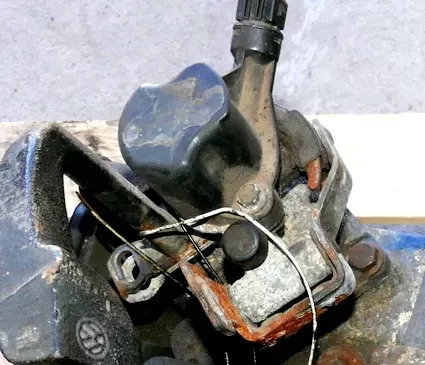 VW Golf 3 Getriebe CTN 1,9 TDI 66kw 90PS Schaltwelle 02A301233F Schaltgehäuse