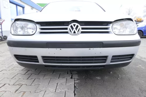 VW Golf 4 Stoßstange vorne Stoßfänger vorn vorne silber LB7Z satinsilber c (156539)
