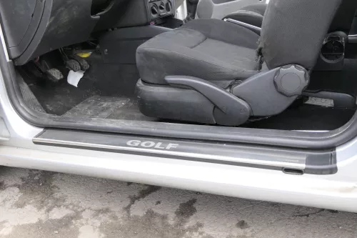 VW Golf 4 Einstiegsleisten rechts + links vorne 2/3-Türer vy E Kamei chrom silbe