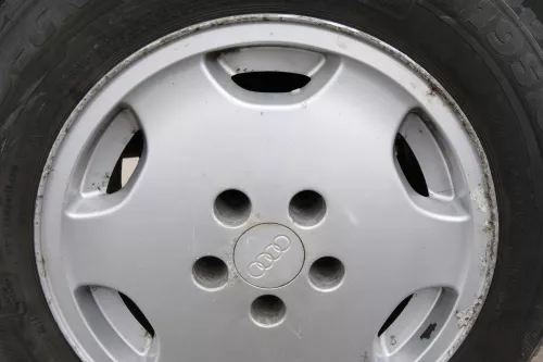 4x Audi A4 100 Alufelgen 195/65 R15 91T Winterreifen Reifen 3-6mm 441601025S (156573)