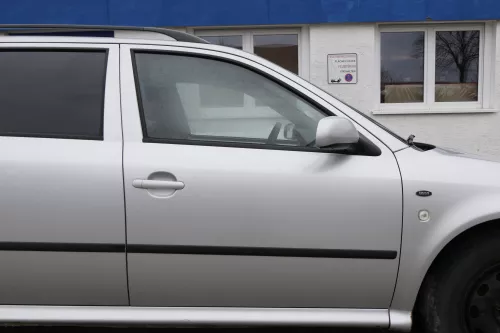 Skoda Octavia 1U Kombi + Limo Tür vorne rechts Beifahrertür grau silber LF7T 910 (156585)