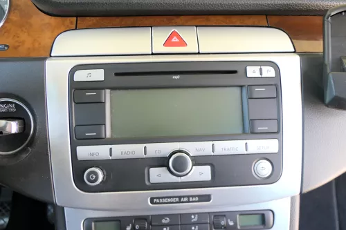 VW Passat 3C Mittelkonsole Verkleidung um Radio Klappe Abdeckung Dekor chrom alu (157027)
