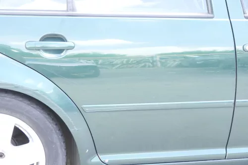 VW Bora Tür hinten rechts nur Limousine grün LC6M 1J5833056F (157459)