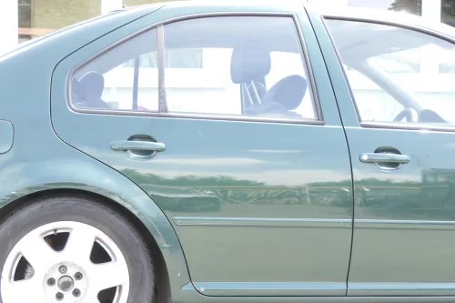 VW Bora Tür hinten rechts nur Limousine grün LC6M 1J5833056F (157459)