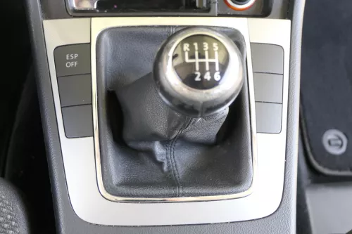 Passat 3C Mittelkonsole Verkleidung Radio Klappe Abdeckung Dekor silber/schwarz  (157664)