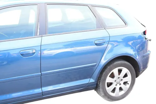 Audi A3 8P 4/5-Türer Tür hinten links Türblatt mit Rahmen blau LZ5C (157957)