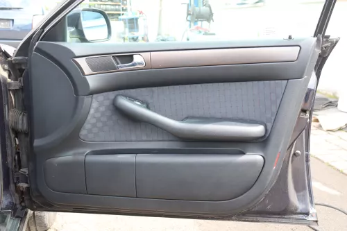 Audi A6 4B Türverkleidung Verkleidung Tür vorne +hinten links rechts swing schwa (157993)