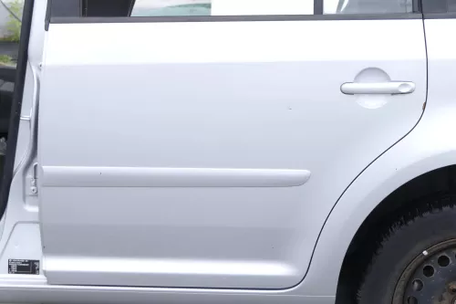 VW Touran 1T 1T3 Tür hinten links grau silber LA7W und Scheibe reflexsilber dd (158177)